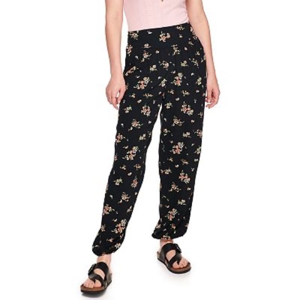 NEW SO Yoke Front High Rise Floral Joggers - size S